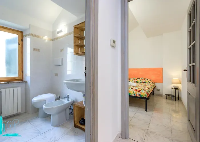La Mansarda Sopra Campo Pisano - Genovainrelax Apartament *